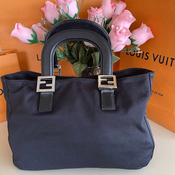 🖤🖤🖤Fendi nylon handbag with pouch❤️💼 - Picture 2 of 15